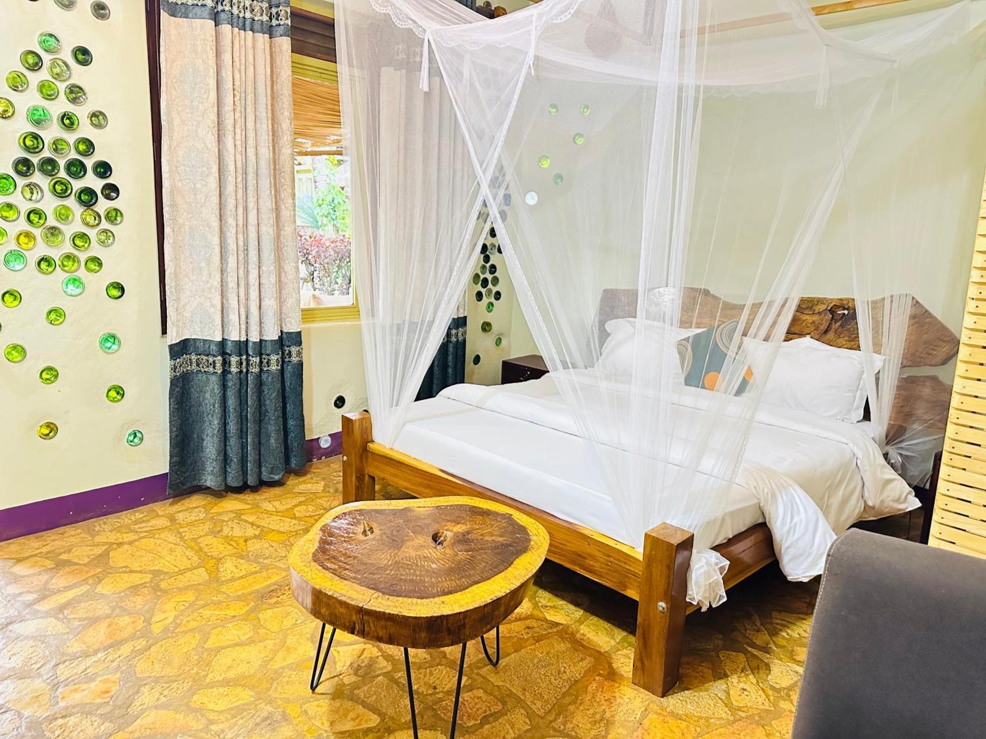 Afro Smile Hotel & Guest House Jinja Exterior photo
