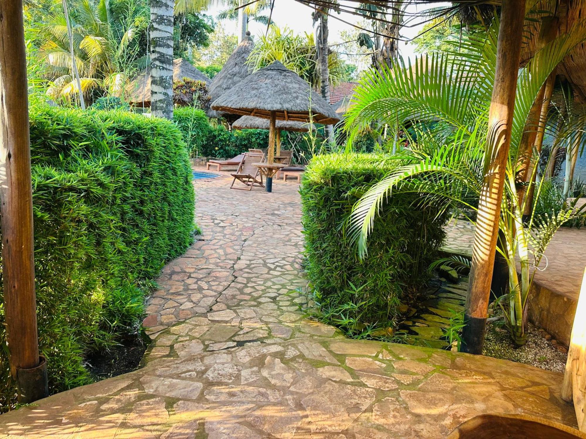 Afro Smile Hotel & Guest House Jinja Exterior photo