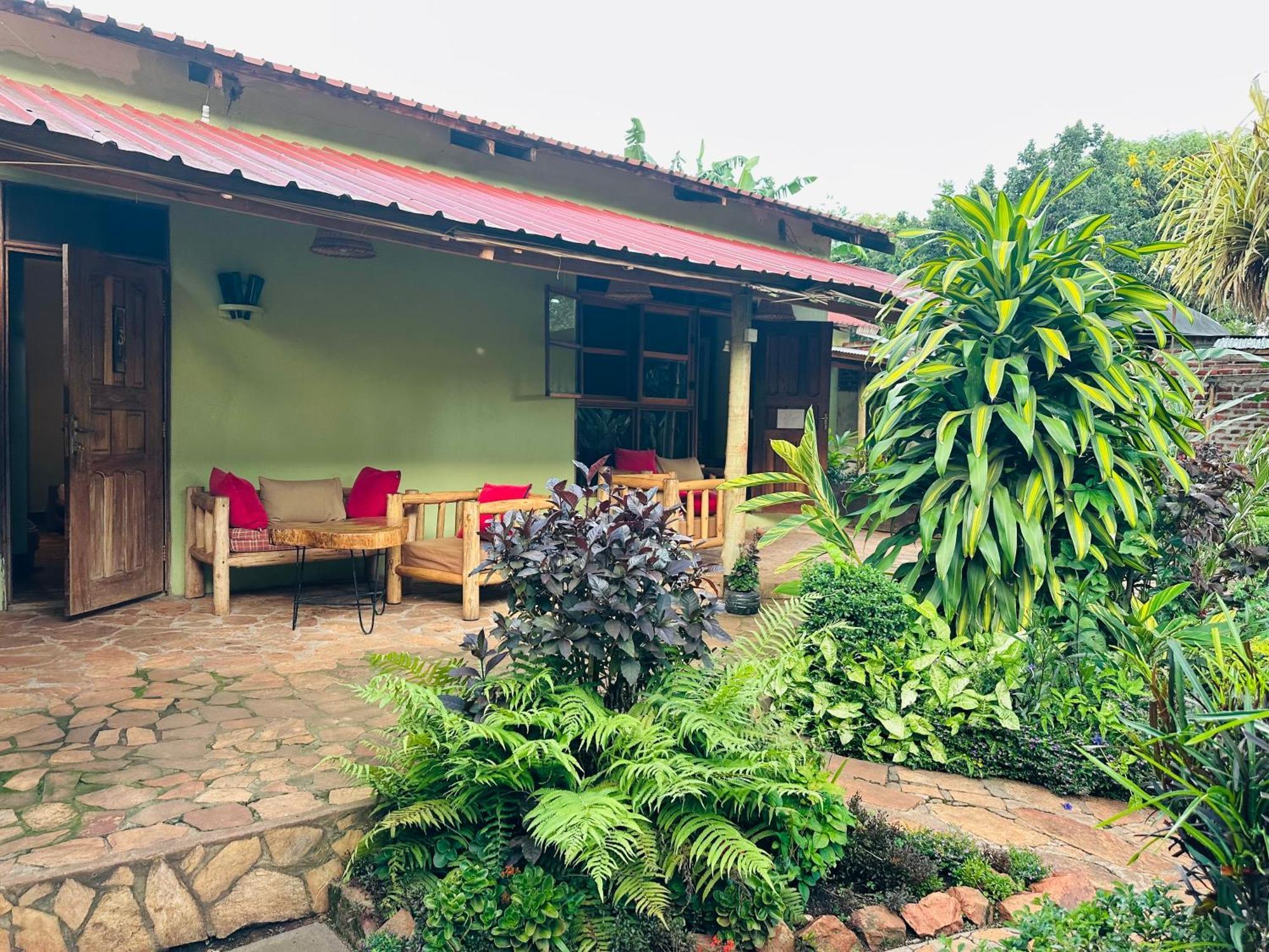 Afro Smile Hotel & Guest House Jinja Exterior photo